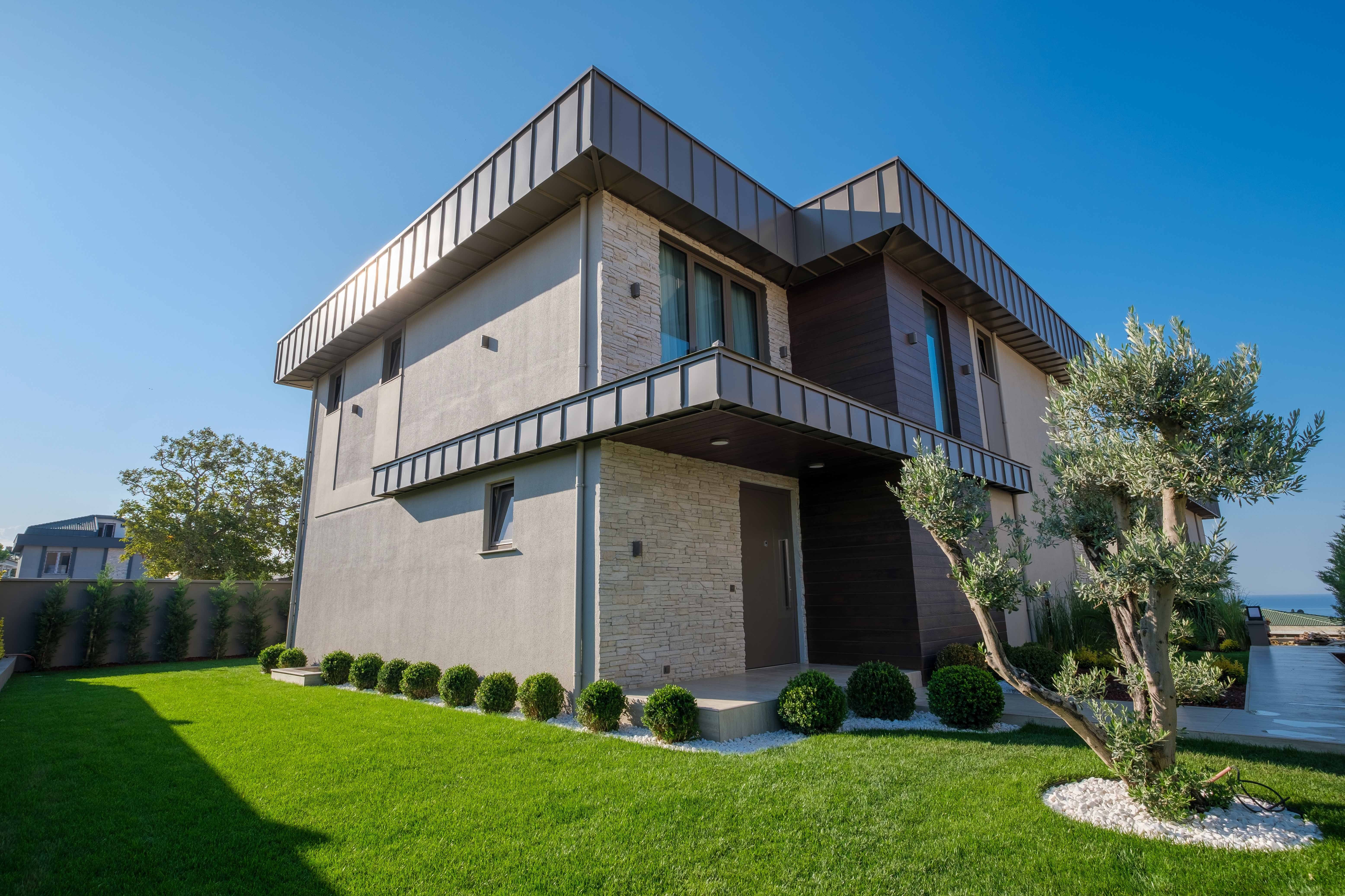 Sea View Villas For Sale in Buyukcekmece, Istanbul - Beautifully landscaped private garden