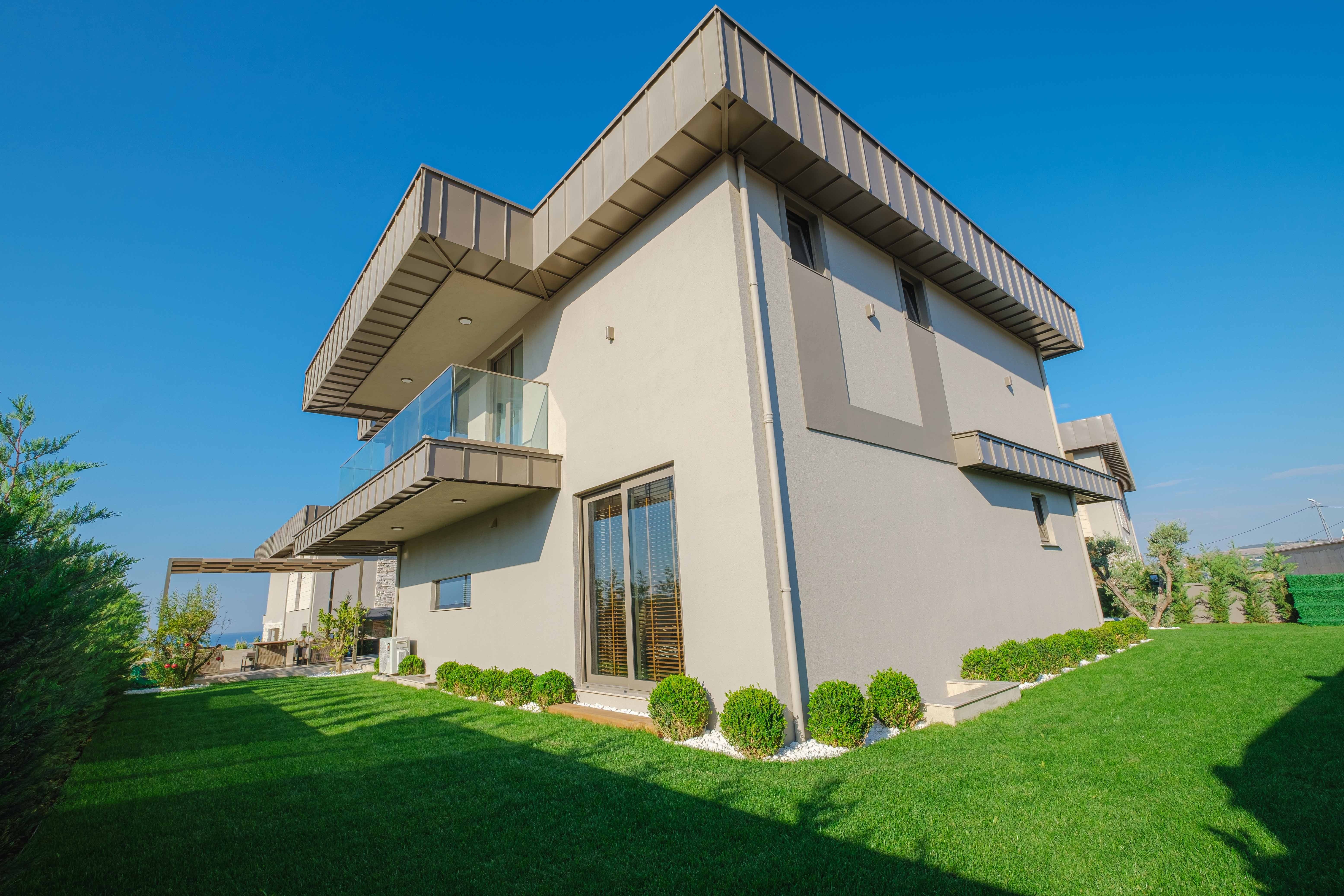 Sea View Villas For Sale in Buyukcekmece, Istanbul - Gardens that surround the property with pretty foliage