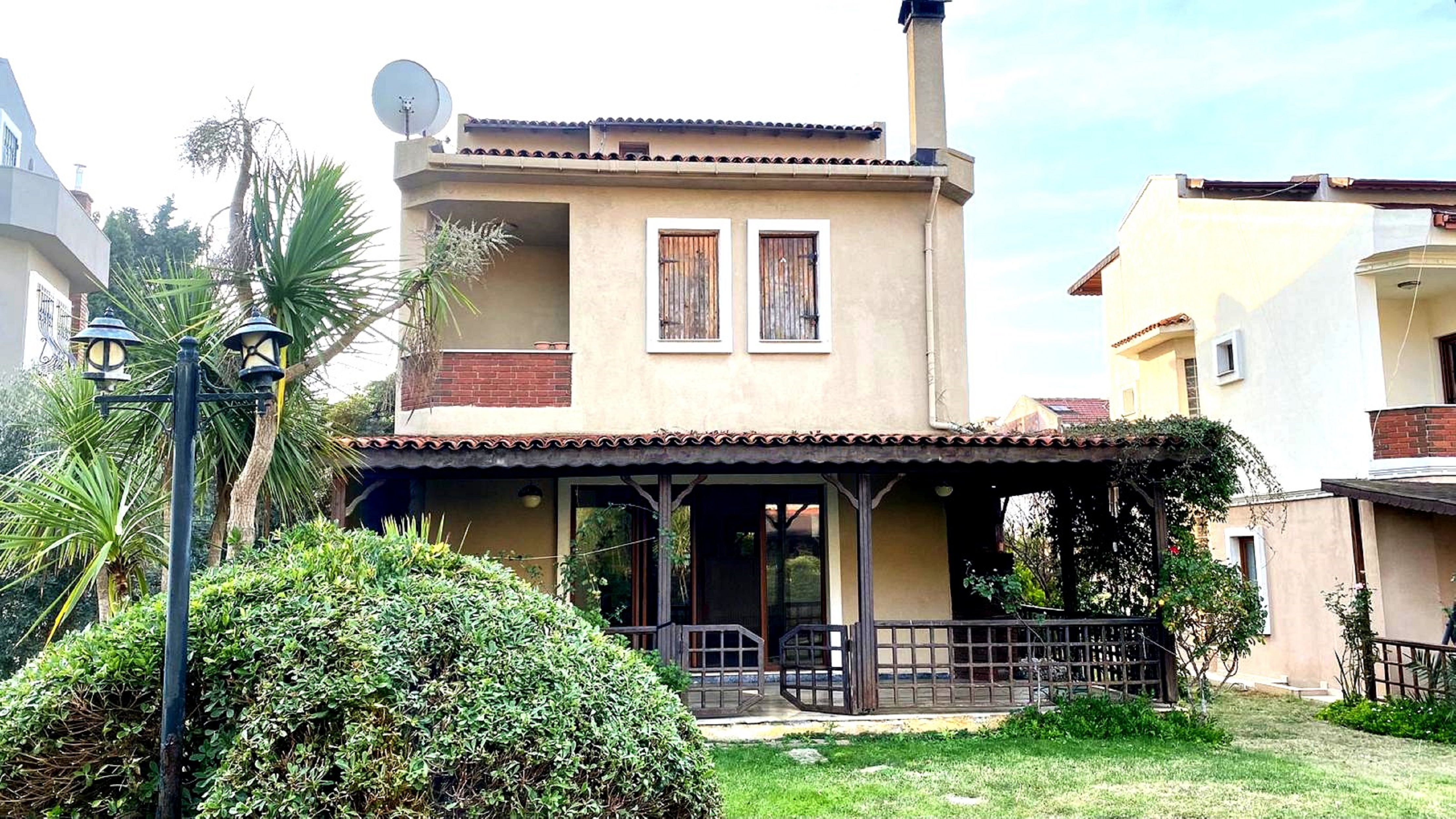Expansive Asian Istanbul Property For Sale - A detached villa set over four floors with a private garden