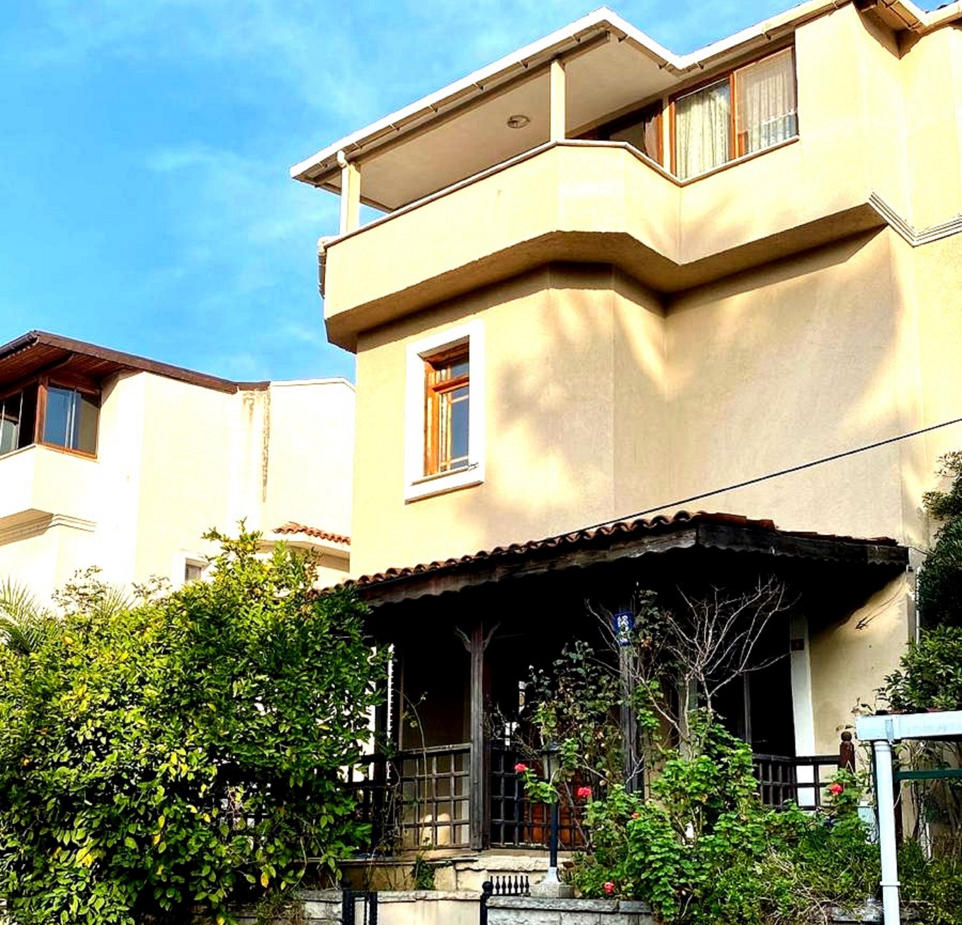 Expansive Asian Istanbul Property For Sale - A traditional property in Tuzla, Istanbul