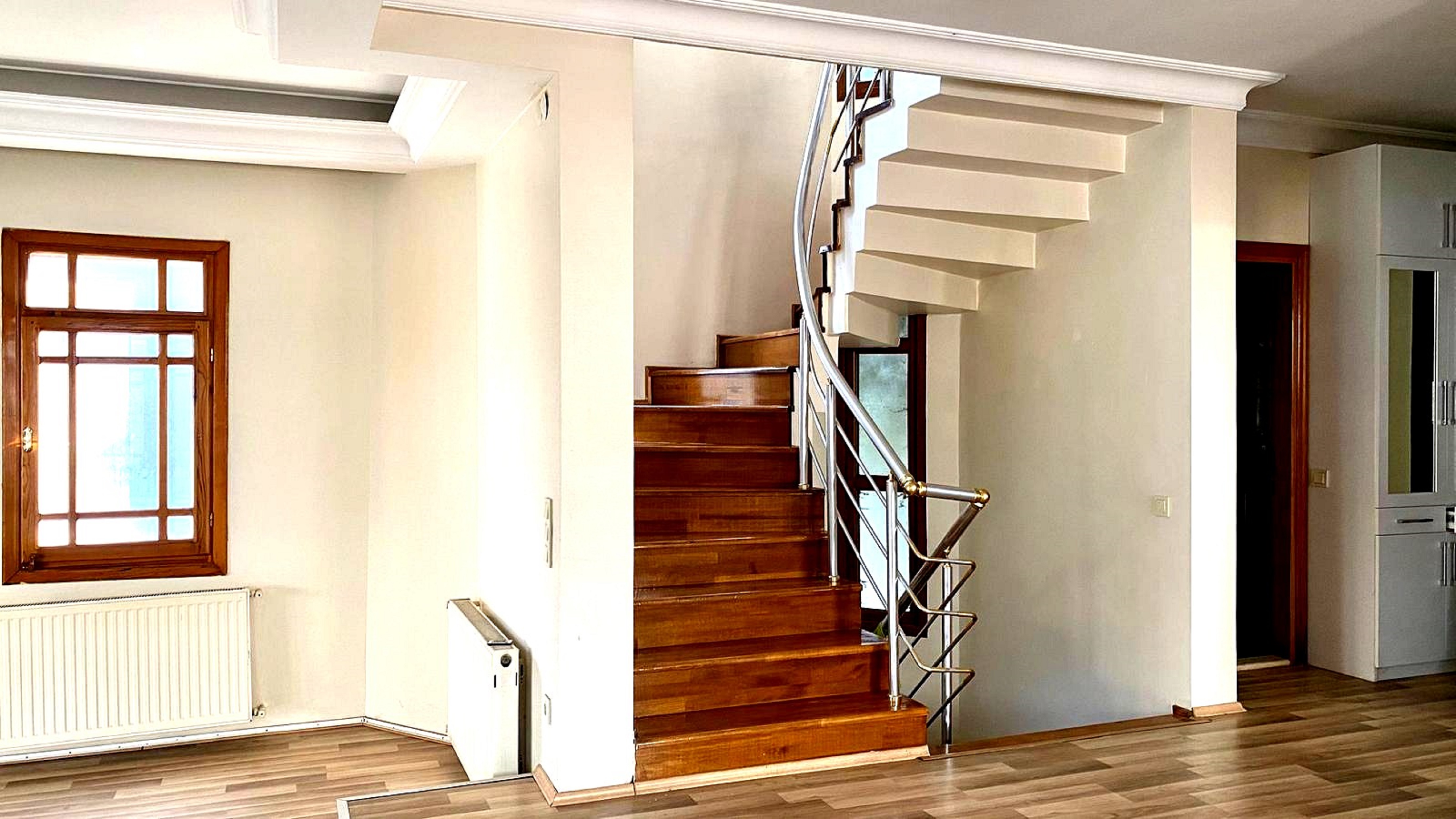 Expansive Asian Istanbul Property For Sale - Beautiful wooden staircase leading to the upper and lower floors