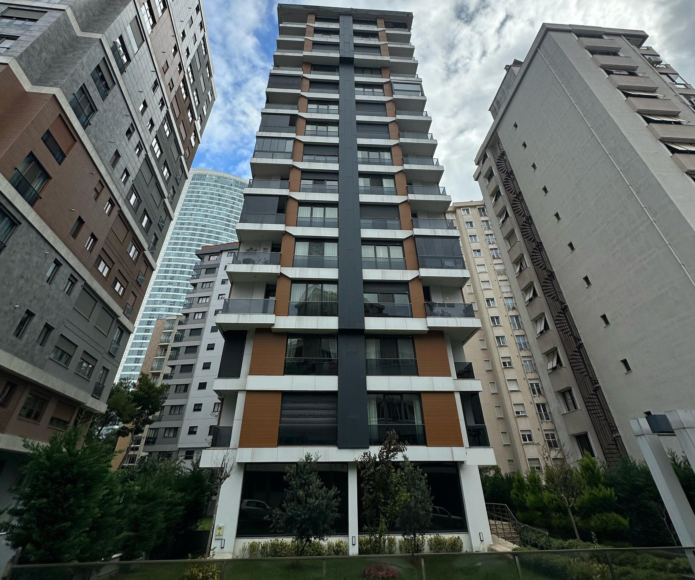 Sea View Investment Property For Sale In Istanbul - A prime location apartment