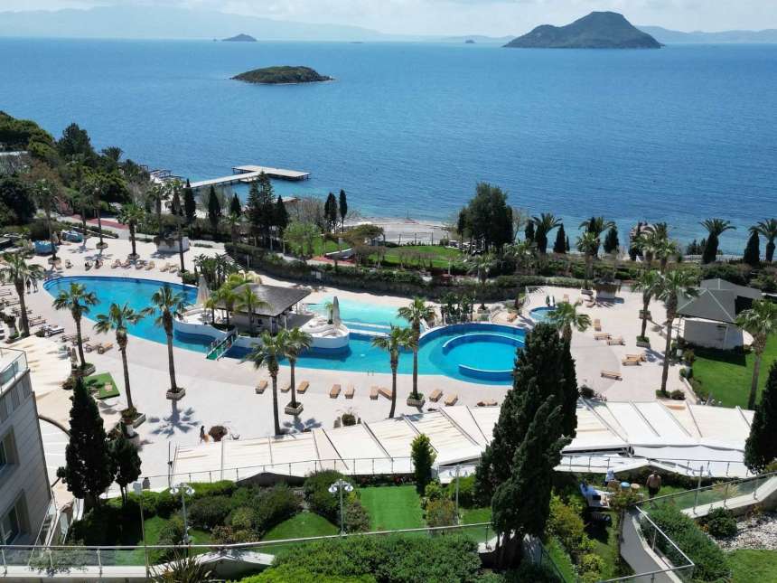 Idyllic Sea View Apartment In Gumusluk, Bodrum For Sale – Amazing views over the complex to the ocean