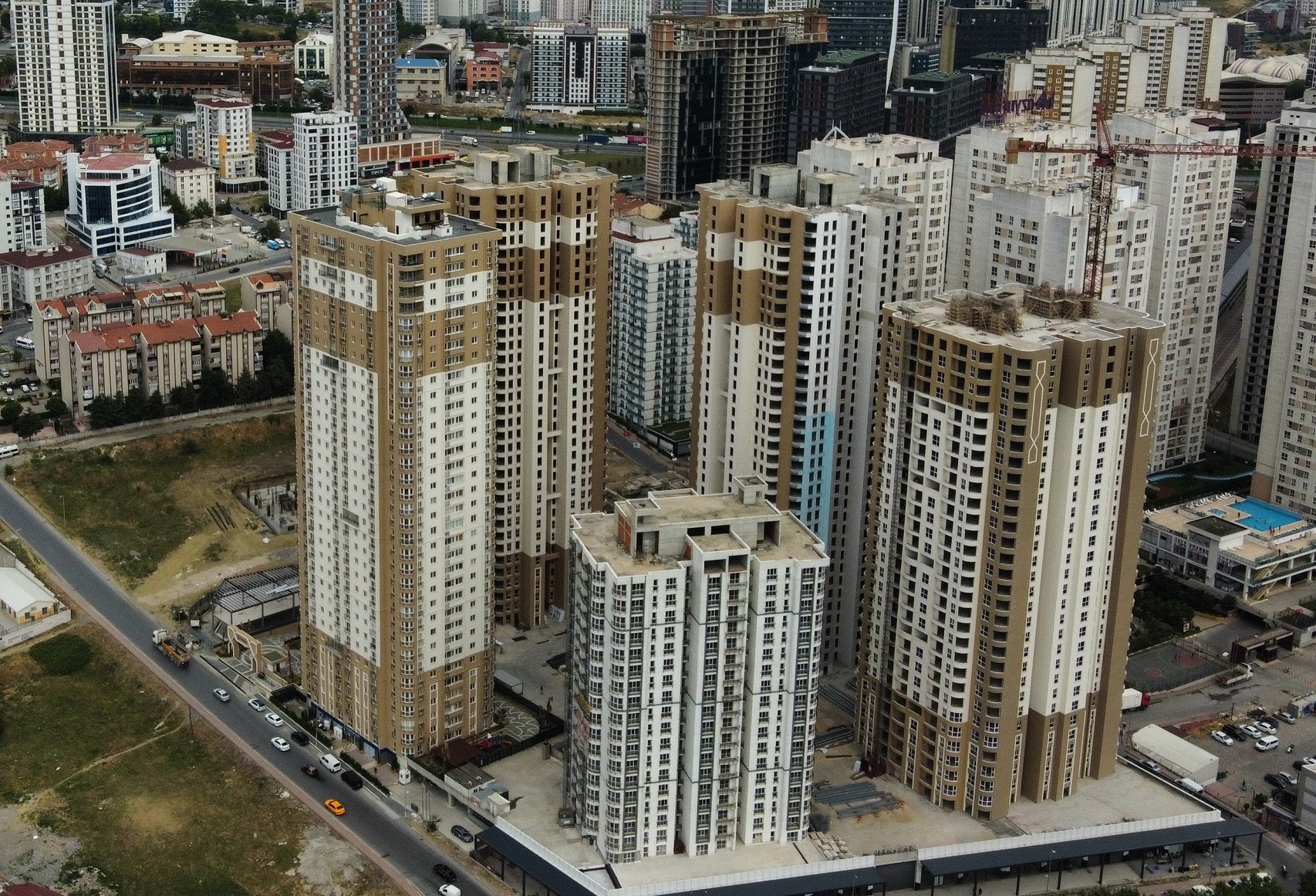 Modern Istanbul Apartments For Sale With On-Complex Facilities - Main view of the apartment complex