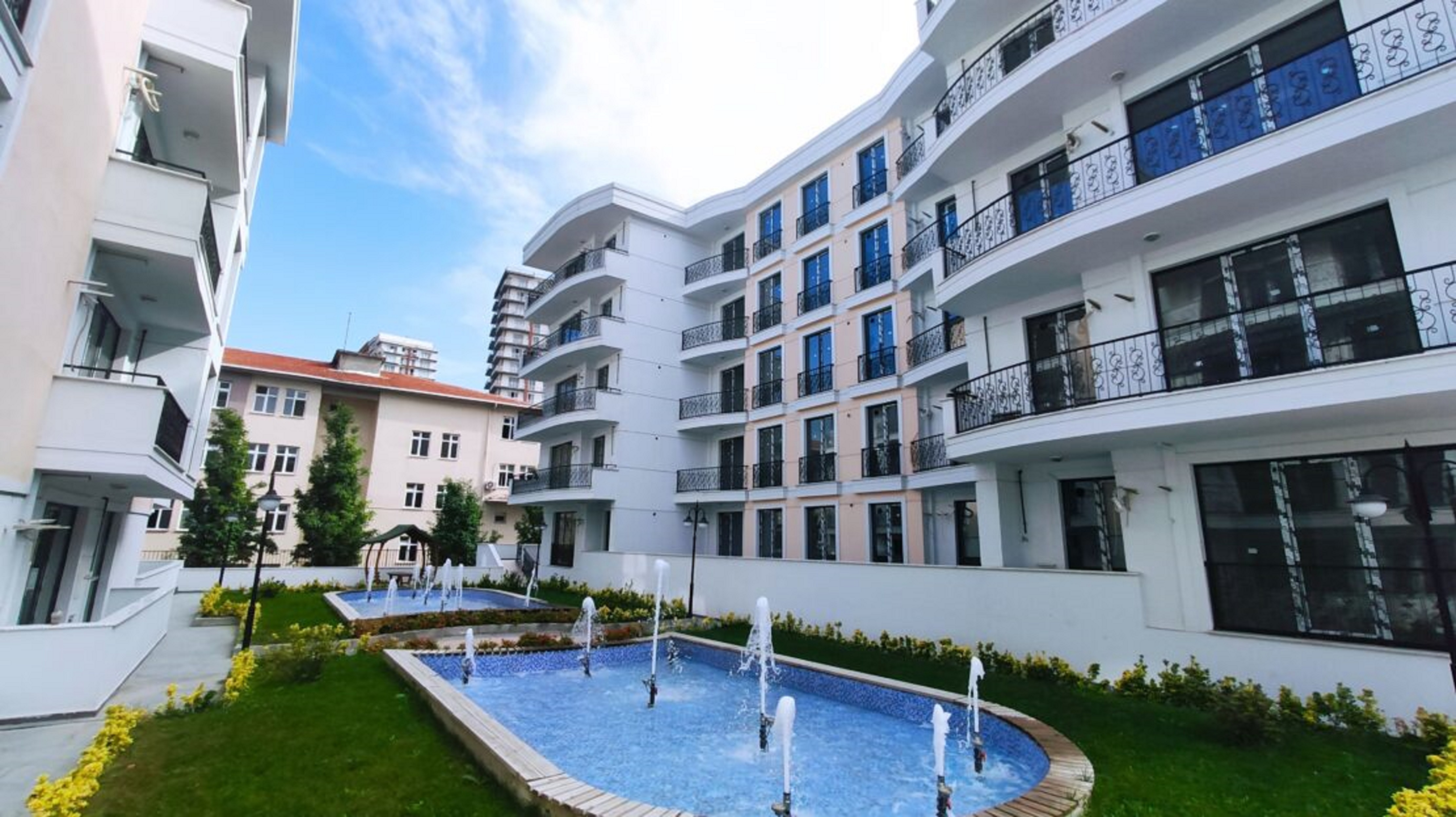 Impressive Istanbul Apartments For Sale In Esenyurt - A modern complex with water features
