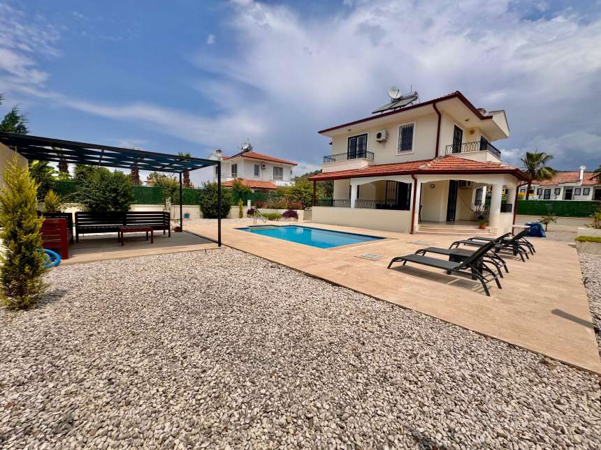 A Charming Detached Calis Villa For Sale - Easy-to-maintain exterior
