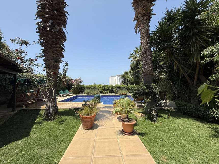 Grand Sea-View Yalikavak Villa For Sale – Large private established garden