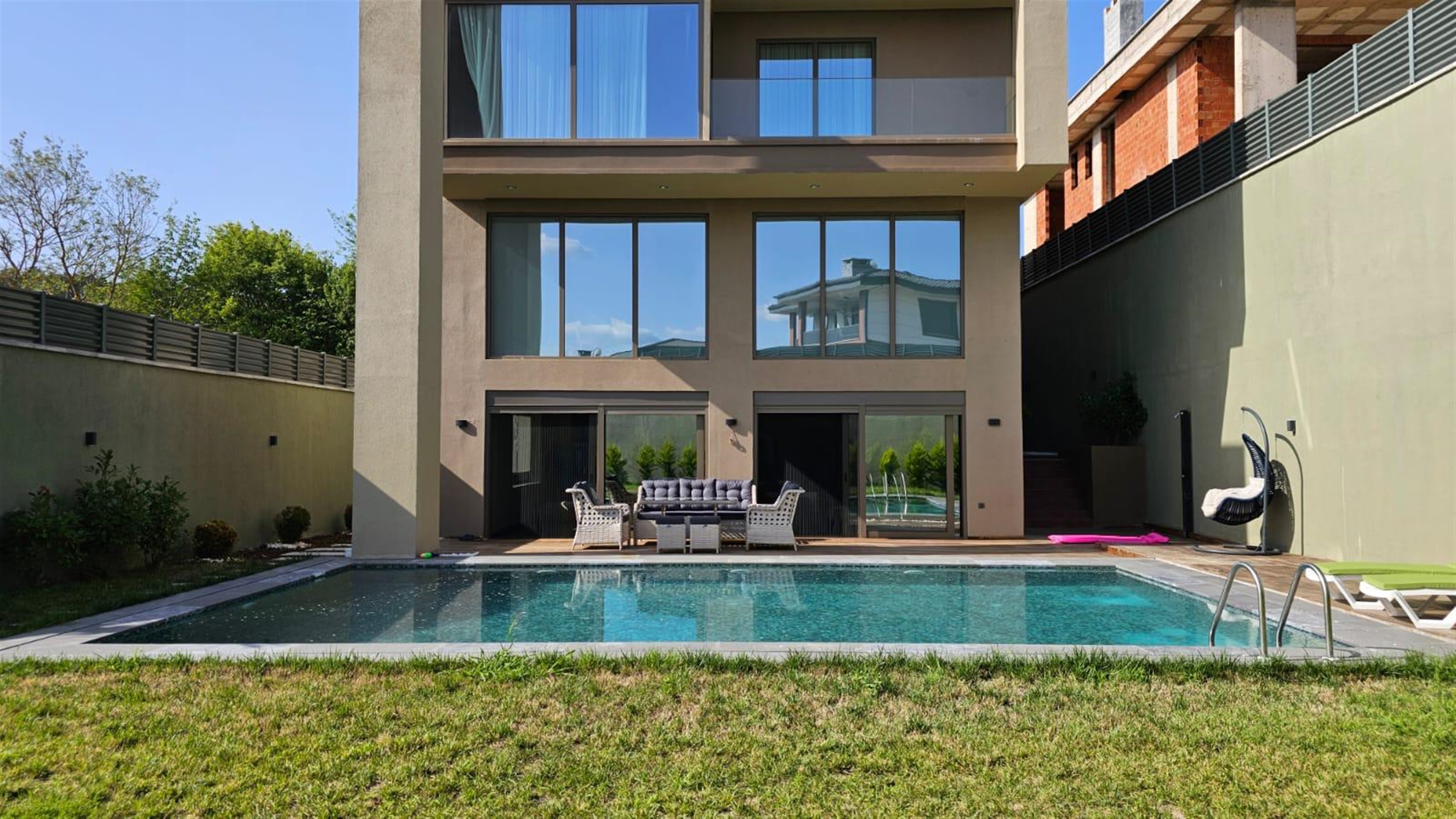 Outstanding Villa For Sale In Asian Istanbul - Easy-to-maintain private garden