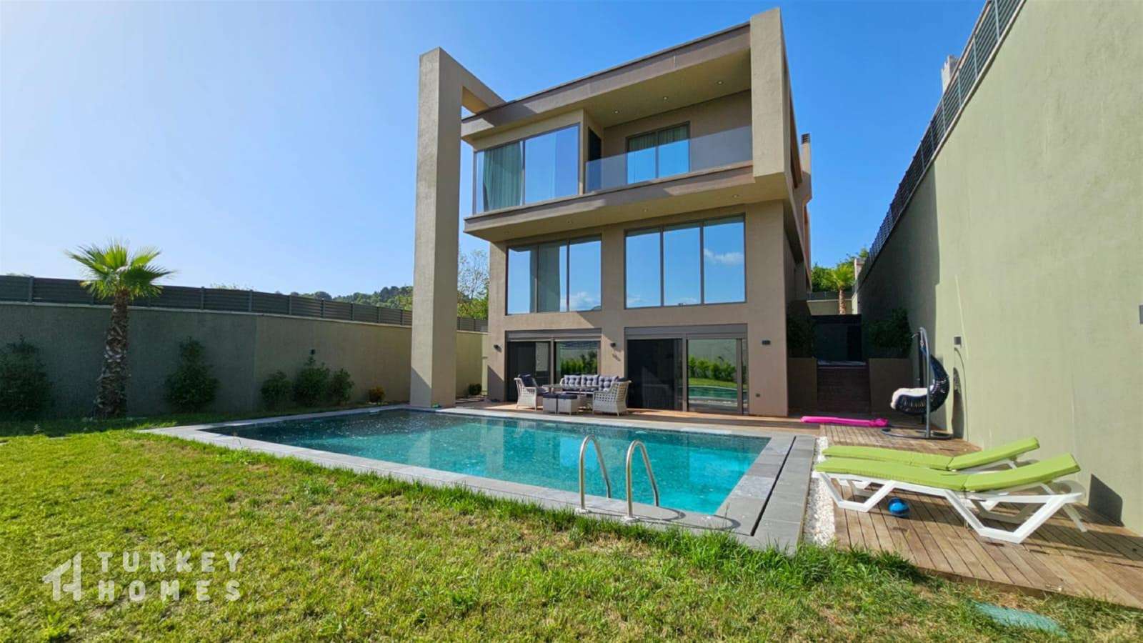 Outstanding Villa For Sale In Asian Istanbul - A desirable villa with a private pool