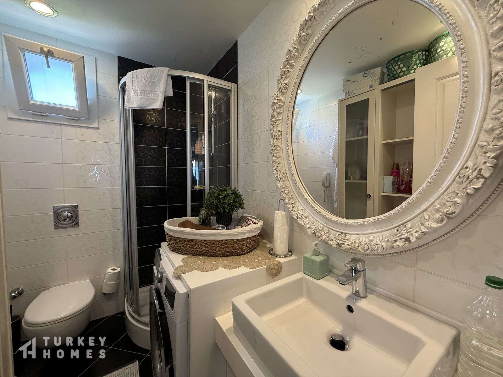 Luxurious Seafront Property For Sale In Kadikalesi, Bodrum - Family shower room