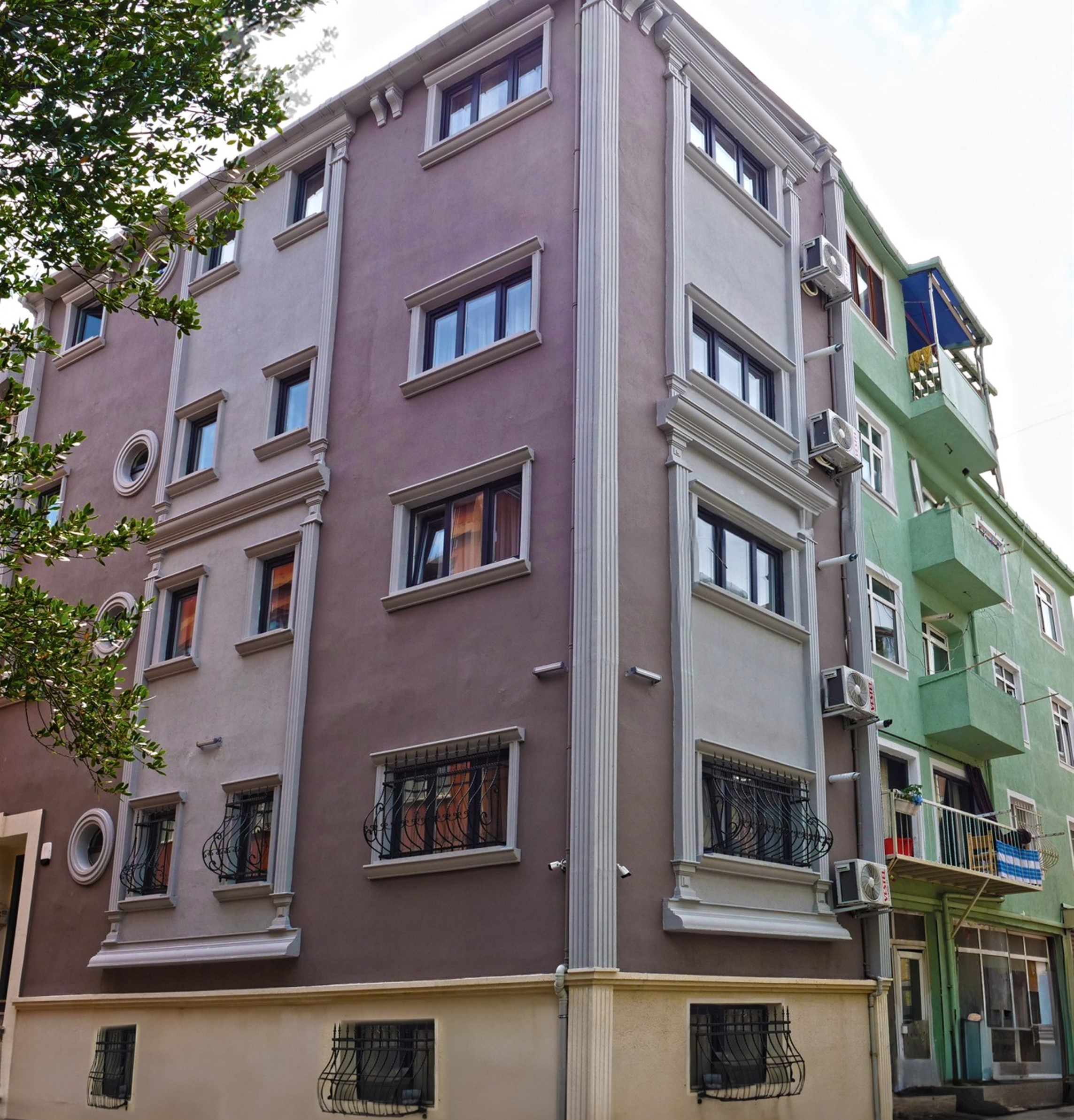 Renovated Istanbul Property For Sale in Fatih, Istanbul - A property great for investment
