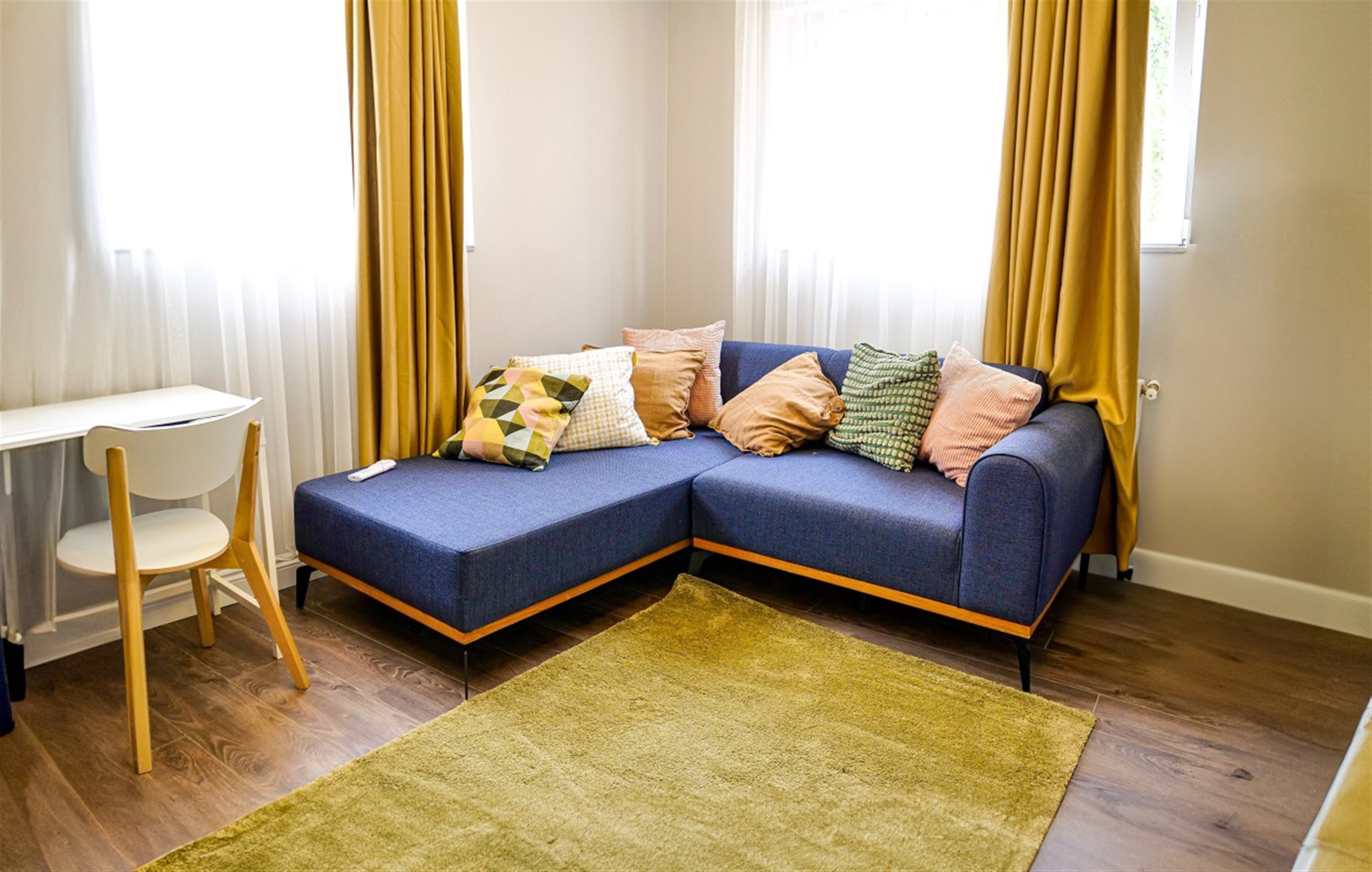 Renovated Istanbul Property For Sale in Fatih, Istanbul - Bright and airy rooms