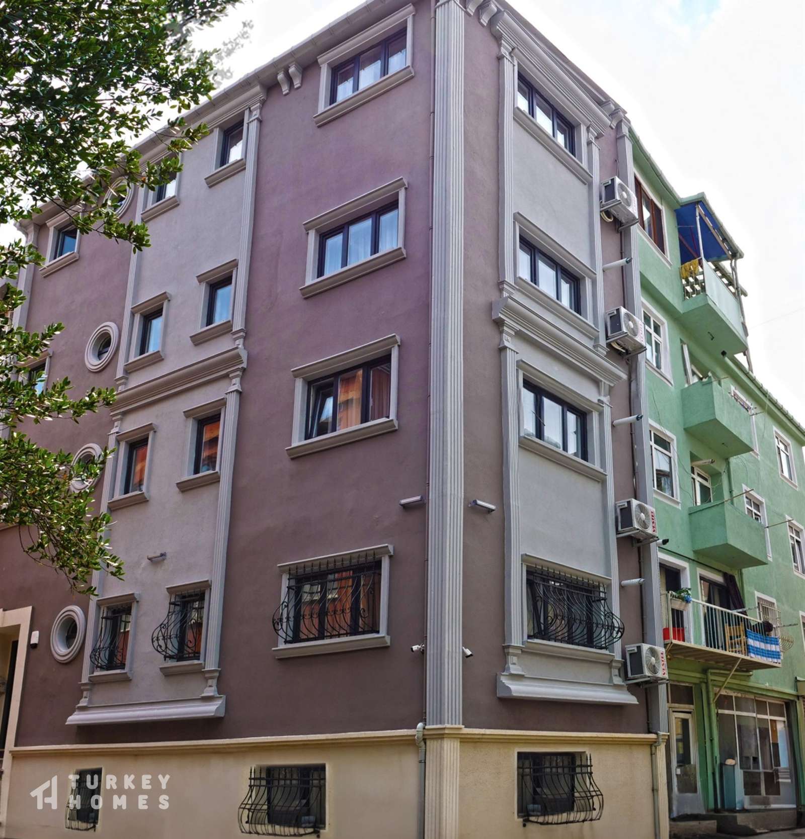 Renovated Istanbul Property For Sale in Fatih, Istanbul - A property great for investment