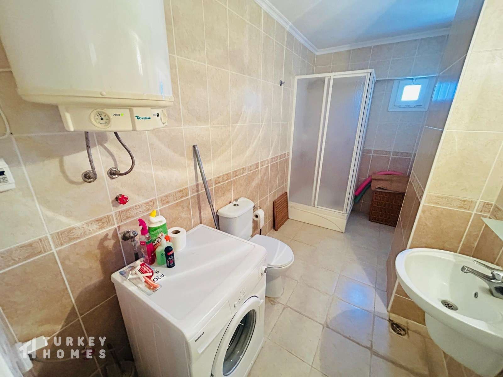 Unmissable Apartment For Sale In Hisar, Didim - Large bathroom with a shower