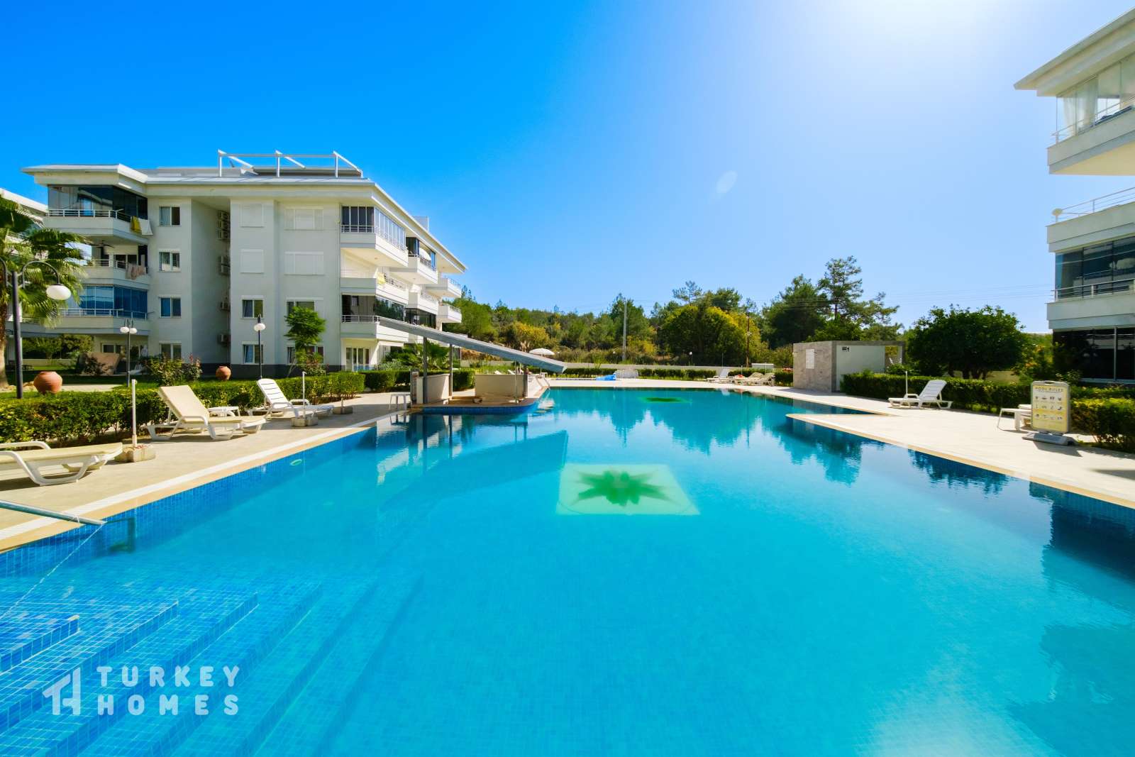 Delightful Ground-Floor Apartment For Sale In Alanya – A communal swimming pool