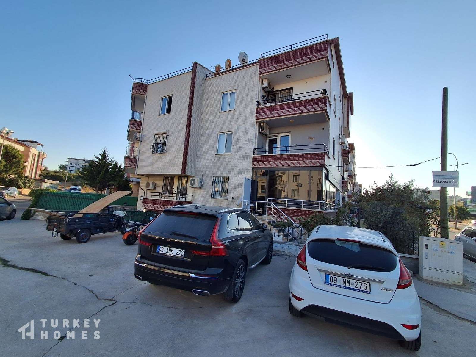 Ideal Property Investment For Sale In Didim - Off-street parking area