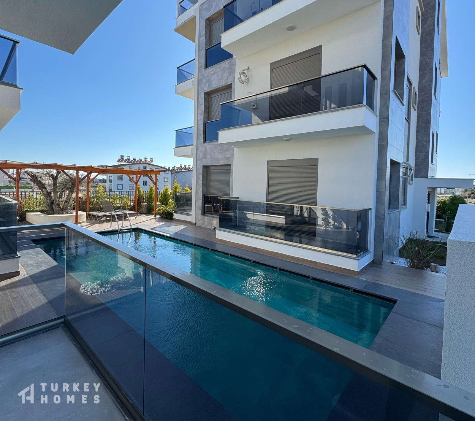 Sizeable Duplex Property For Sale In Manavgat, Antalya - Shared swimming pool