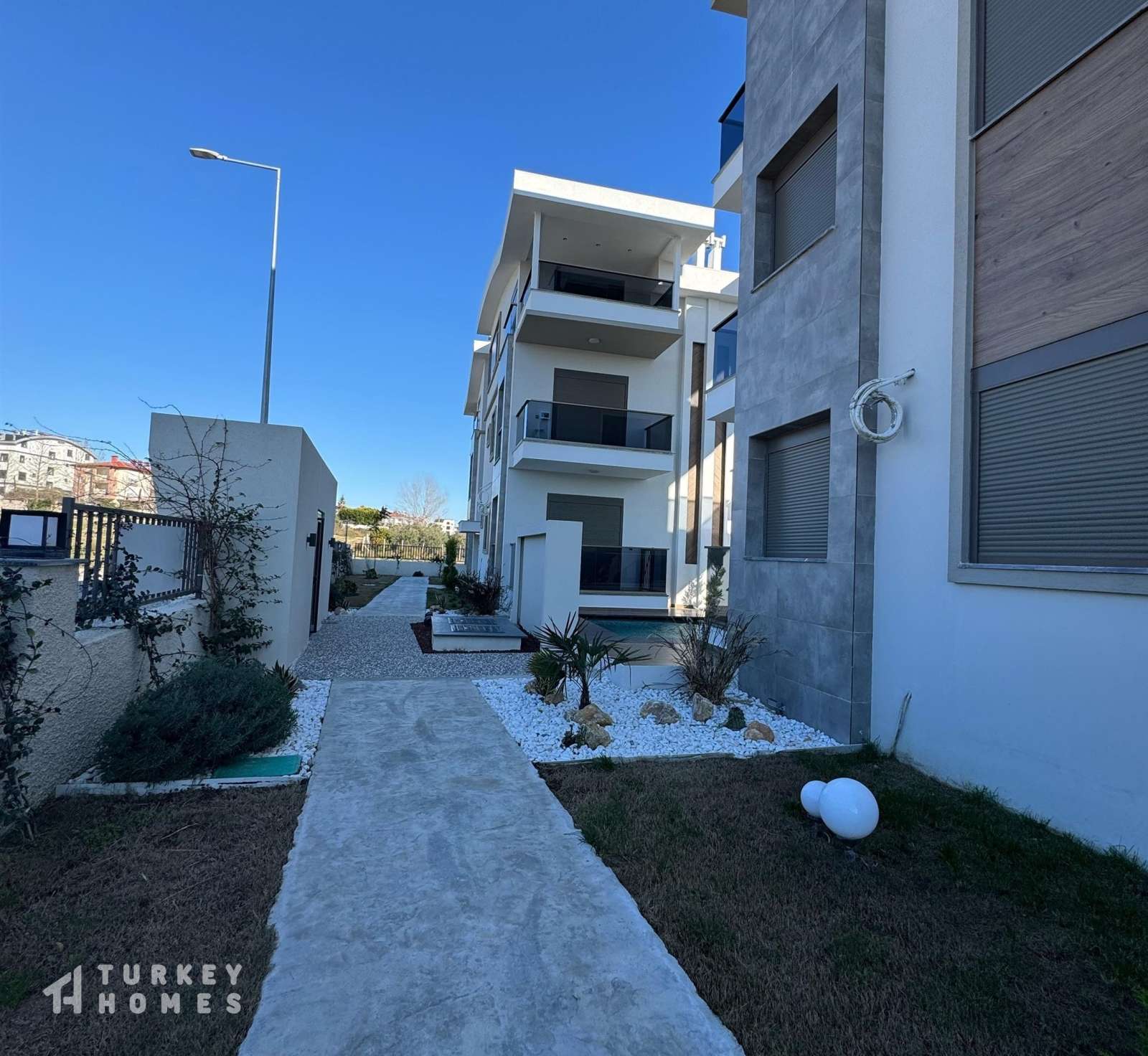 Sizeable Duplex Property For Sale In Manavgat, Antalya - Secure complex of apartments