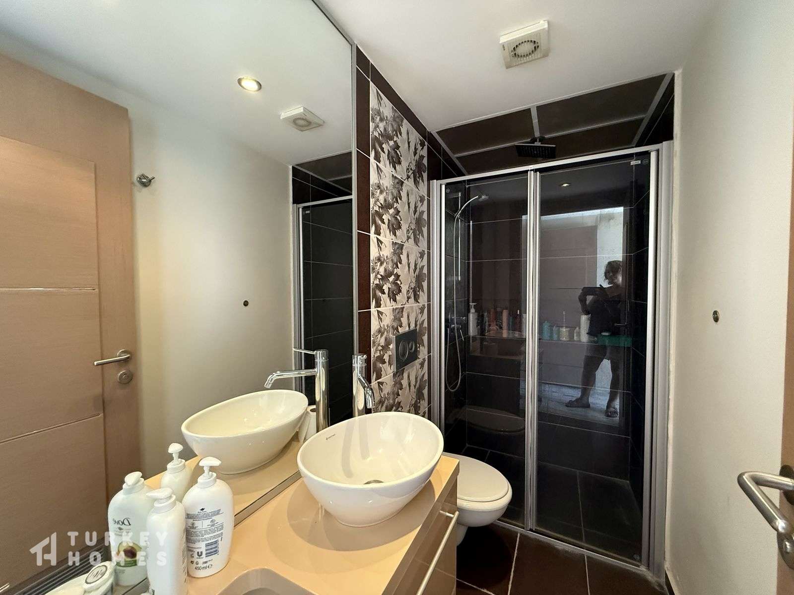 An Exquisite Triplex Villa In Bodrum With A Large Garden - Top floor bathroom