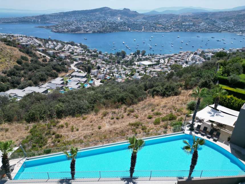 An Exquisite Triplex Villa In Bodrum With A Large Garden - Large communal swimming pool