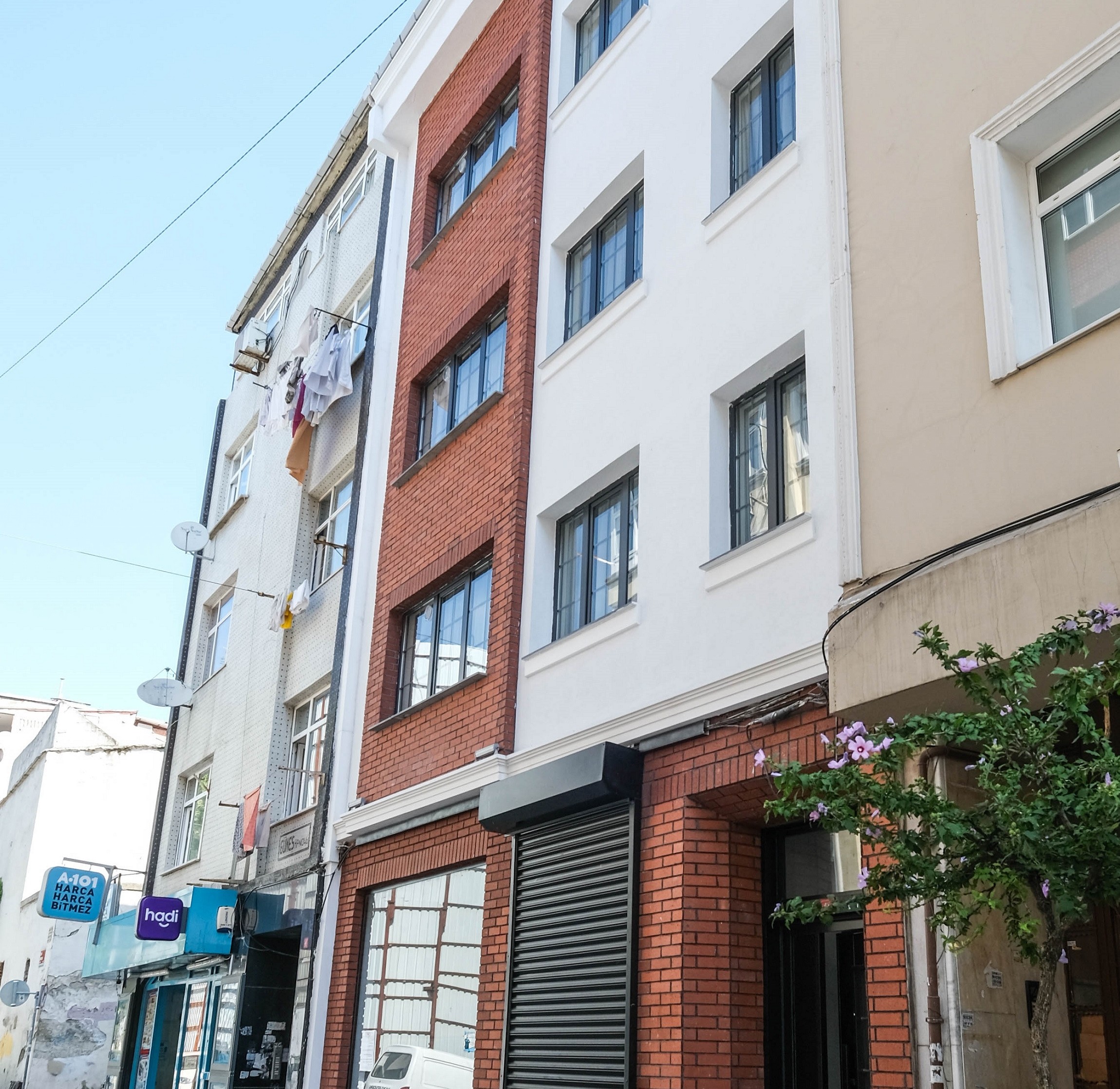 Renovated Building With Homes & A Shop Unit For Sale in Istanbul - Main view of the building