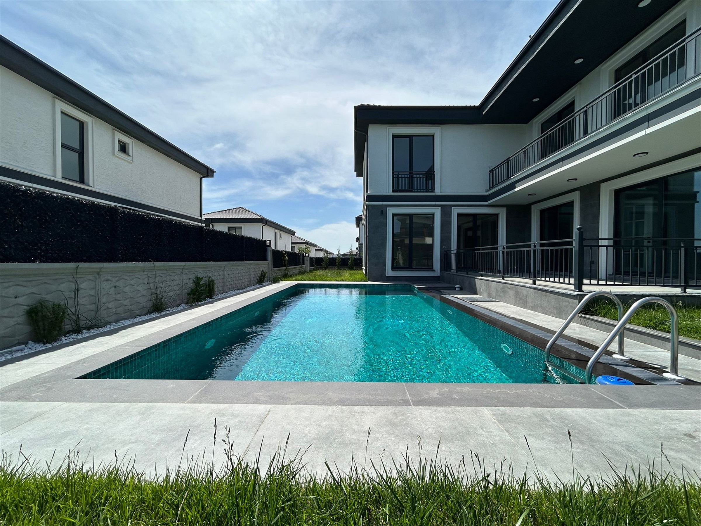 Sensational Istanbul Investment Property For Sale - Lush private pool