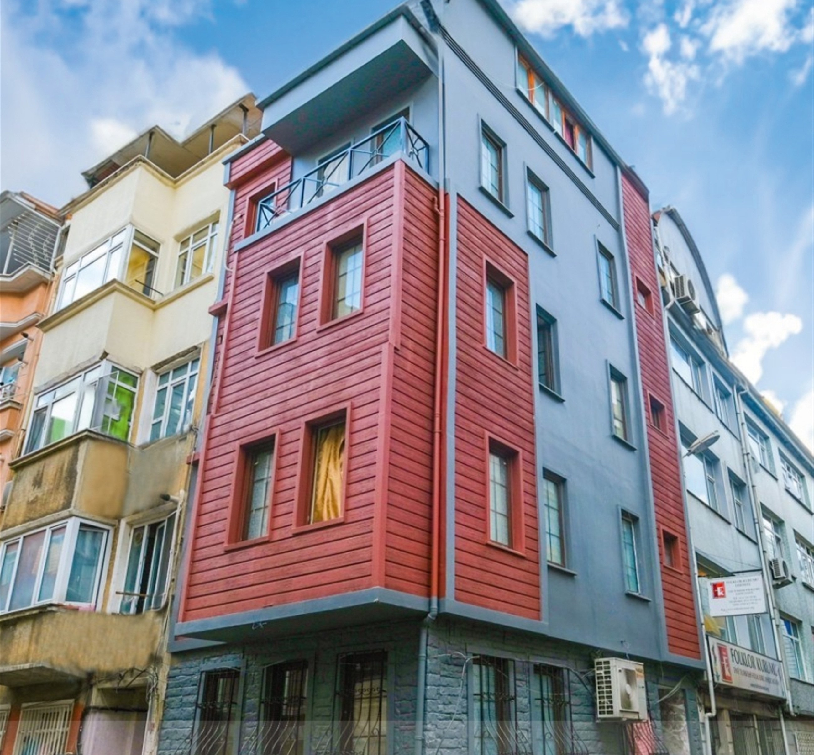 Renovated Investment Property In Istanbul For Sale - Entire building with 5 studio apartments