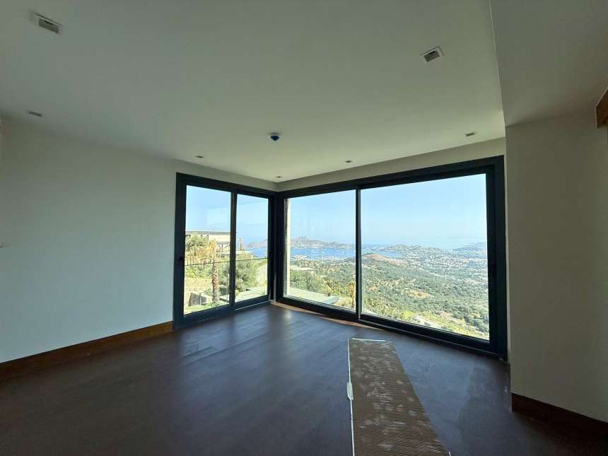 Exceptional Villa With An Infinity Pool & Sea Views For Sale In Bodrum - Bedroom with amazing views