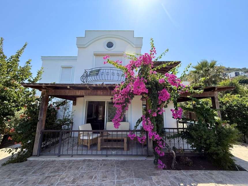 Bodrum Villa For Sale In Yalikavak Near The Marina & Beach - Duplex property with private garden
