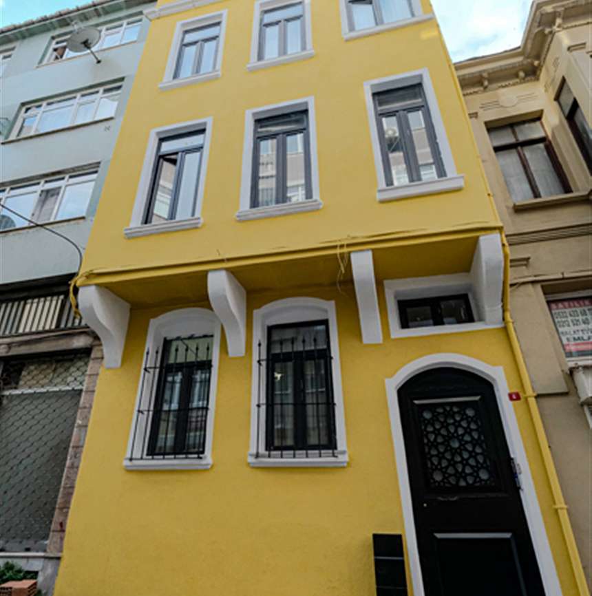 Istanbul Apartments For Sale in Fatih, Istanbul - Building with 4 apartments
