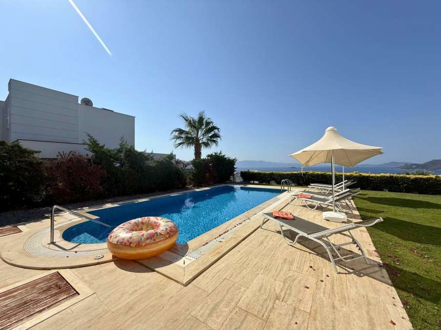 Panoramic Sea View Villa For Sale In Kadikalesi, Bodrum - Pool and garden with sea views