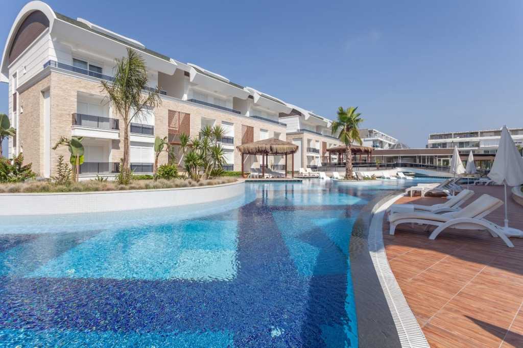 2-Bedroom Side Apartment - Garden