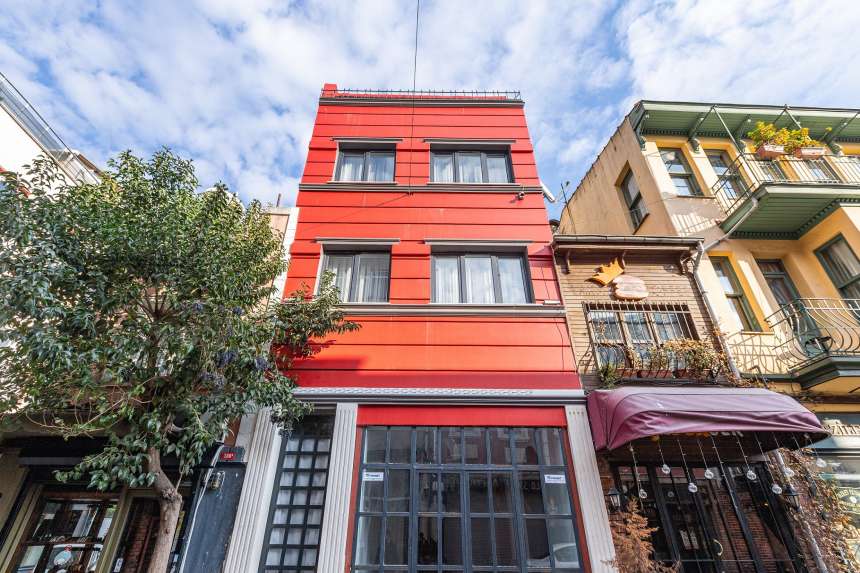 Investment Property For Sale in Fatih, Istanbul - Main view of the building in Balat