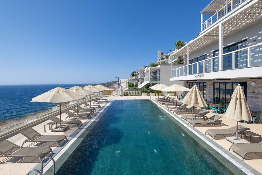 Sea View Apartment In Gumusluk, Bodrum For Sale – Communal pool with full sea views