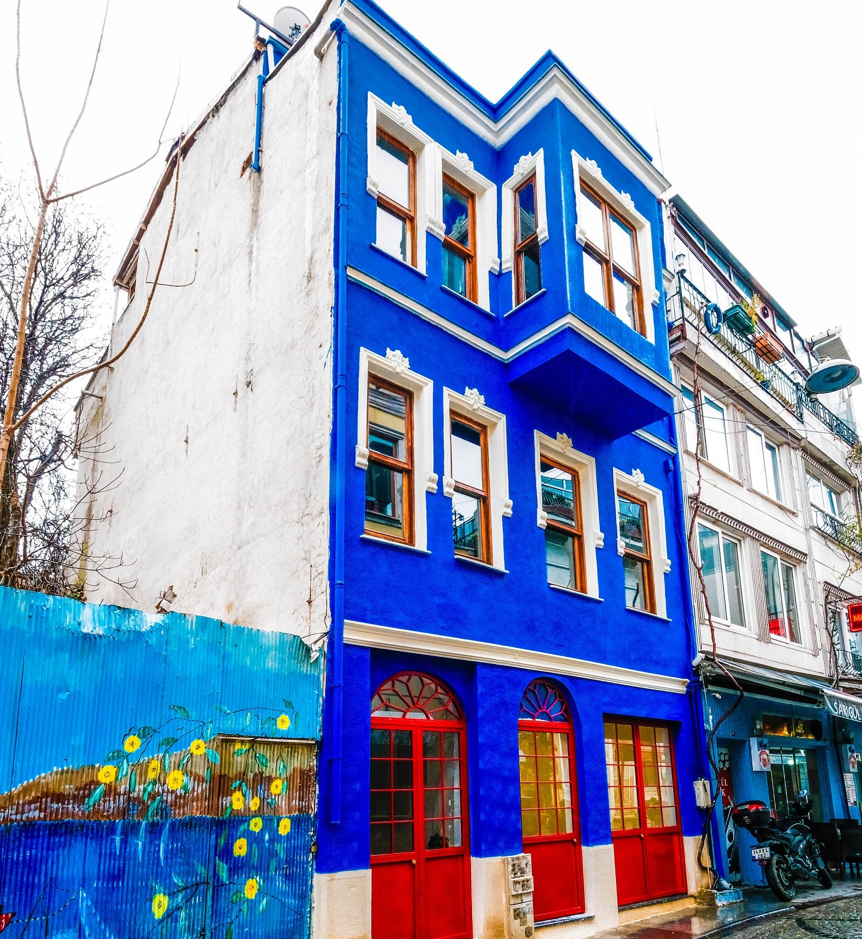 Complete Building In Fatih, Istanbul For Sale - Three floors with roof terrace