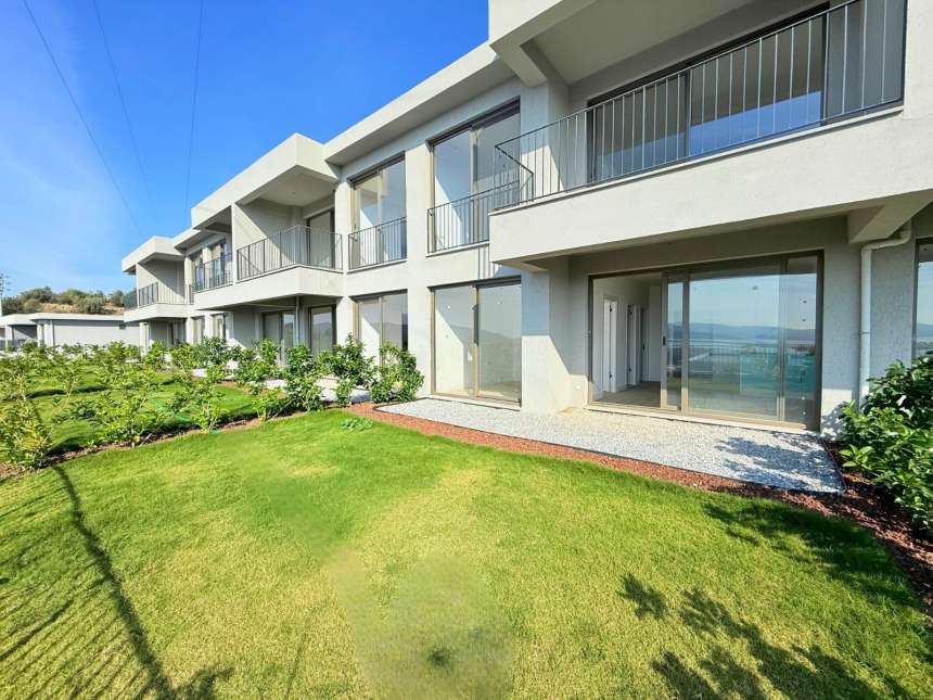 Beautiful Garden Apartment For Sale In Milas, Mugla - Garden with lake views