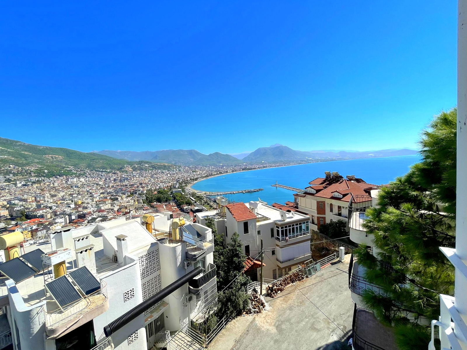 Hillside Apartment In Alanya For Sale - Sea and Castle View Property In Alanya
