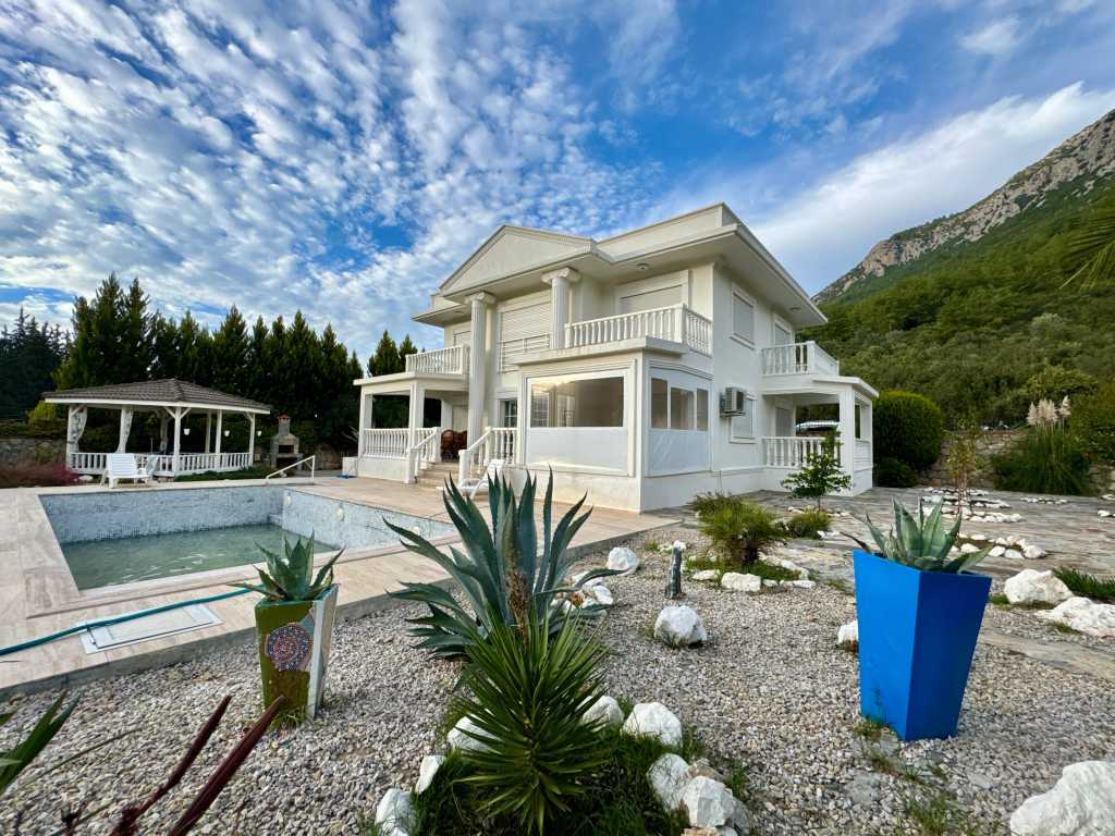 Impressive Villa For Sale In Uzumlu, Fethiye - Villa with a mountain backdrop