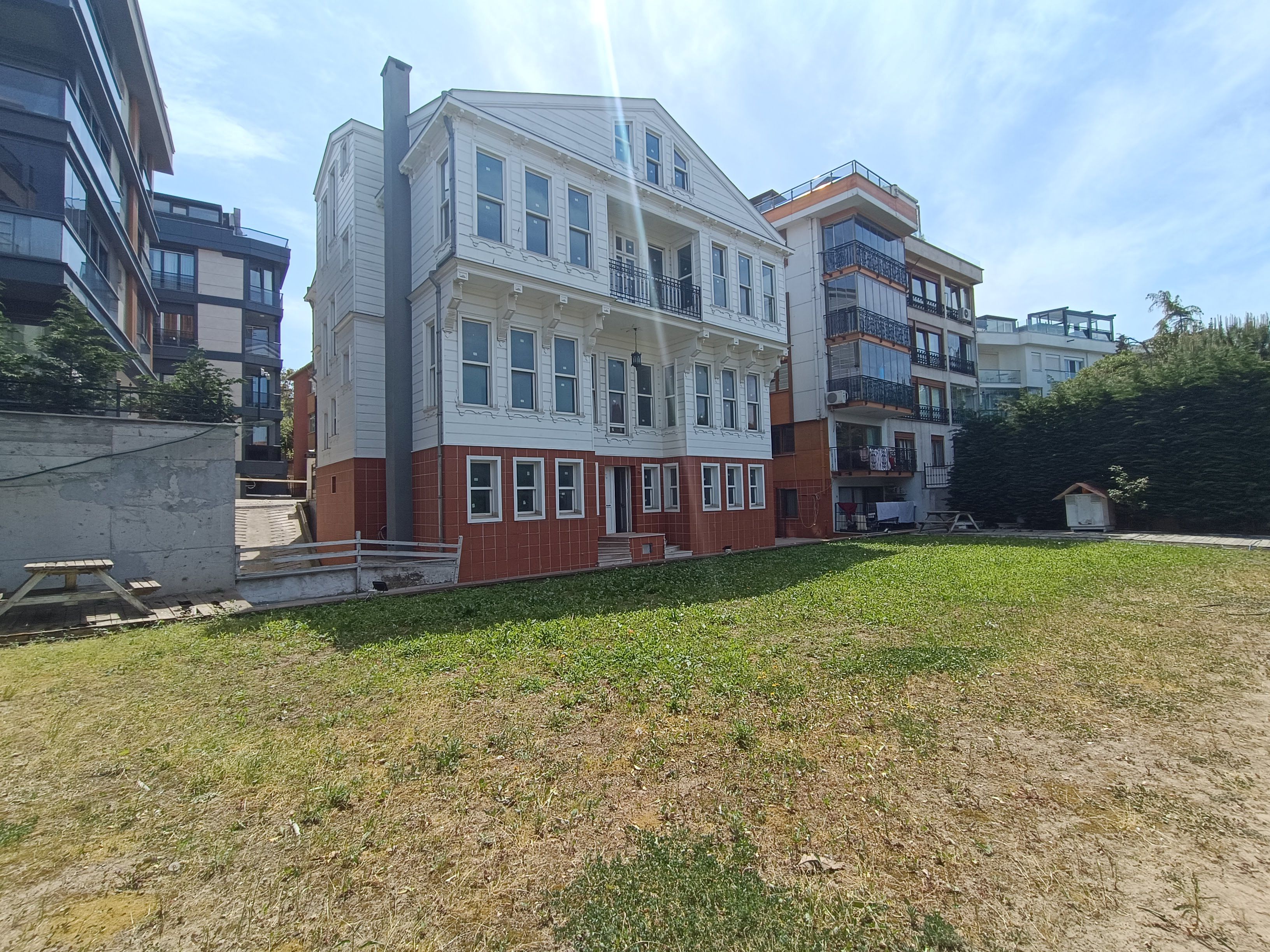 Tastefully Renovated Istanbul Property For Sale - Large private garden