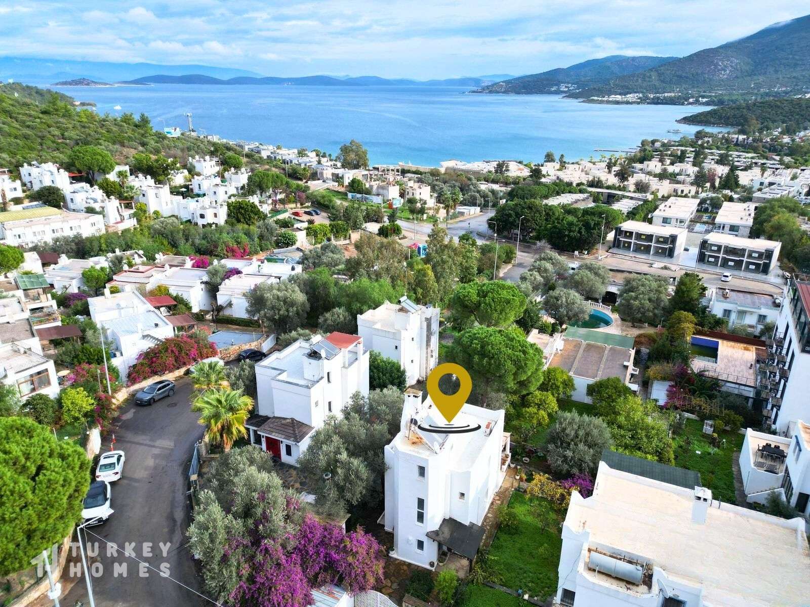 Detached Sea View Villa & Outhouse For Sale In Bodrum - Stunning sea view villa with garden