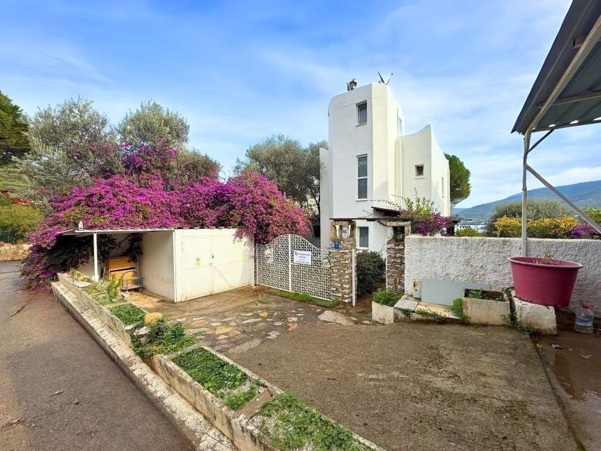 Detached Sea View Villa & Outhouse For Sale In Bodrum - Indoor and outdoor parking