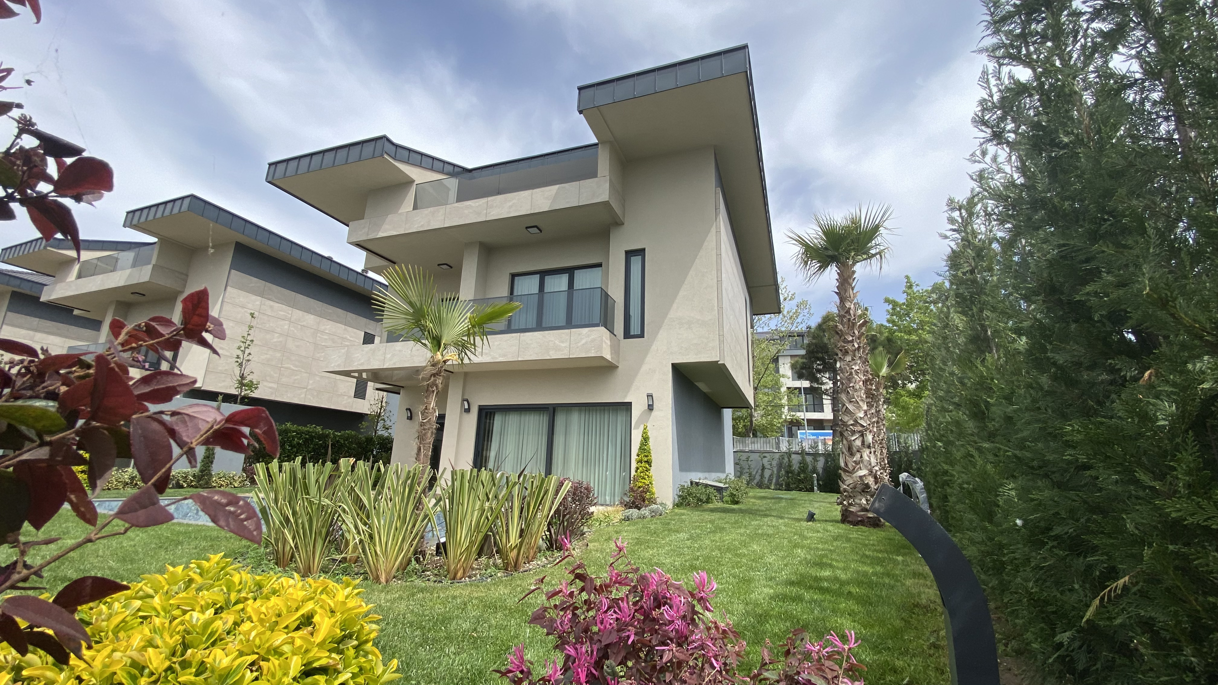 Luxury Istanbul Smart Home Properties For Sale - Gorgeous private landscaped gardens