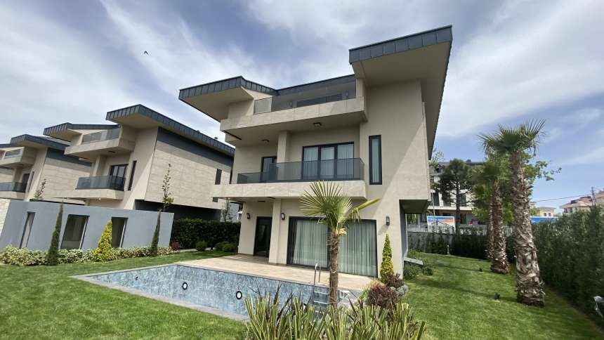 Luxury Istanbul Smart Home Properties For Sale - Villas with private pools and gardens