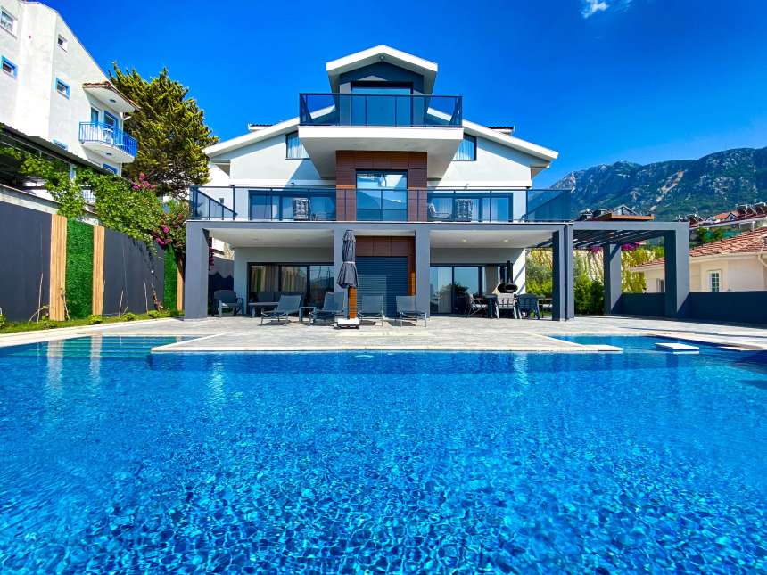 Incredible Fethiye Villa For Sale - Large private swimming pool