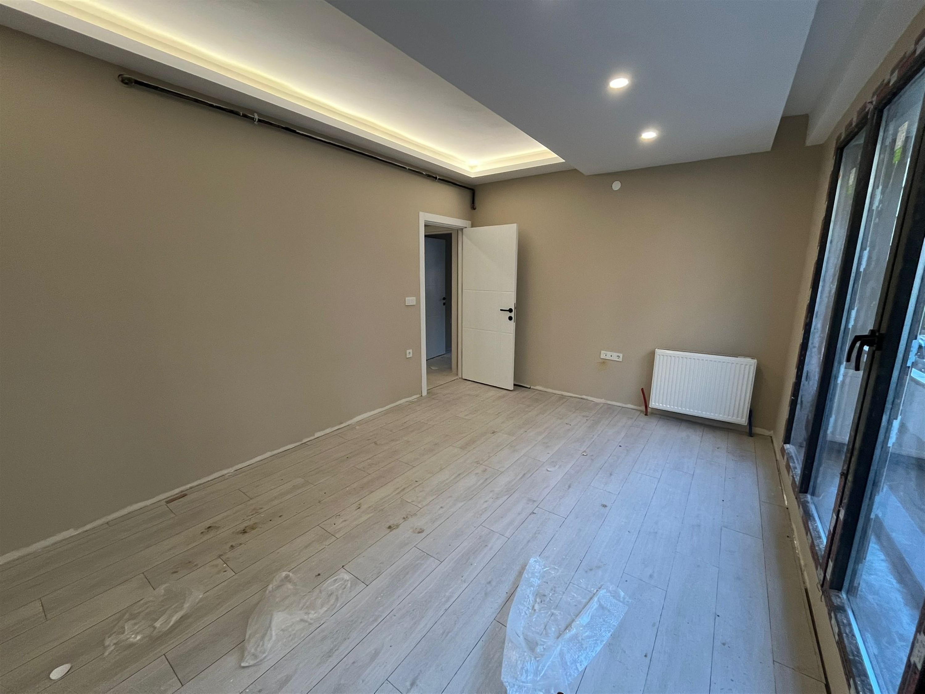 Newly Built Istanbul Property For Sale - Lounge with a balcony