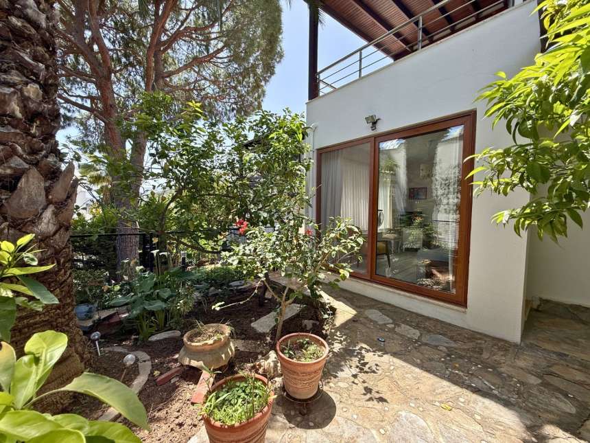 Detached Sea View Villa For Sale In Bodrum - Stunning private garden