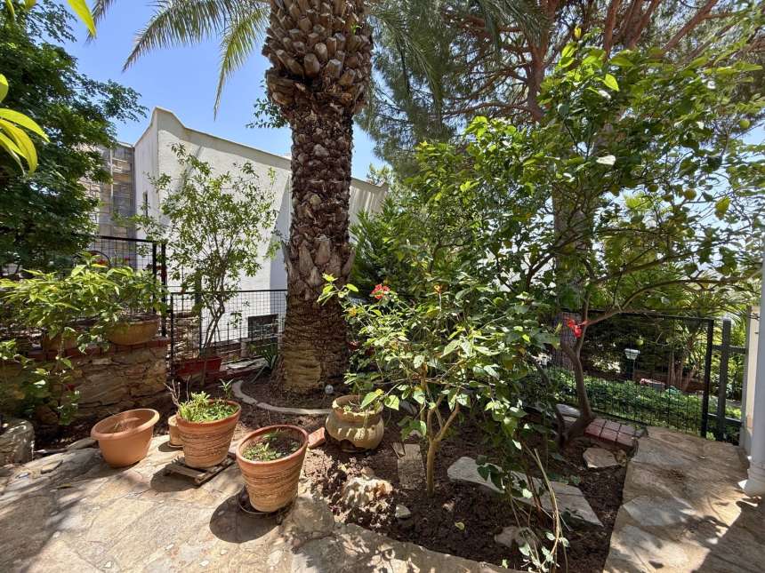 Detached Sea View Villa For Sale In Bodrum - Mature garden with fruit trees