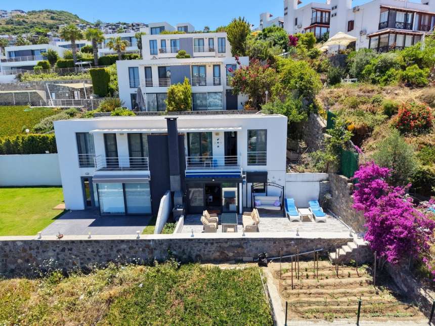 Exquisite Semi-Detached Yalikavak Villa For Sale - View of the property