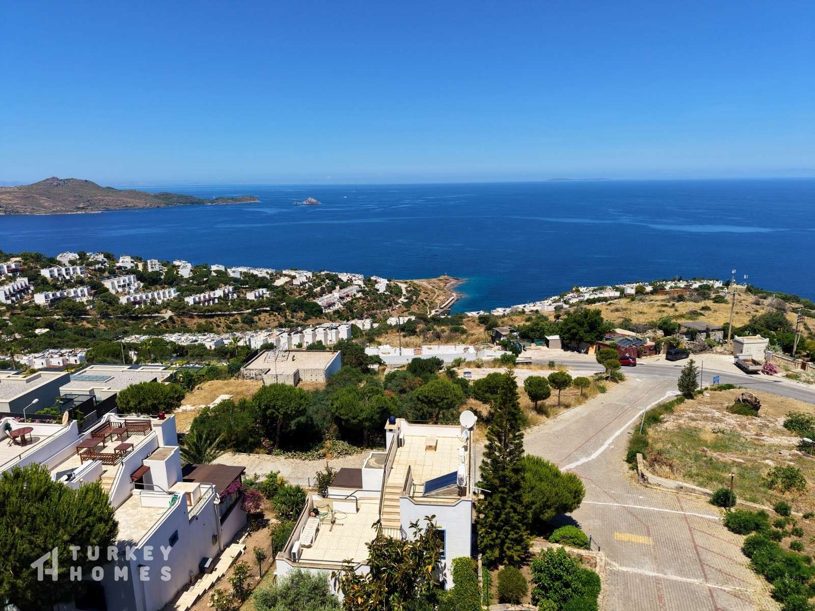 Bodrum Villa For Sale Near The Beach & Marina - Villa in a prime location with sea views