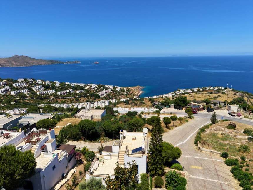 Bodrum Villa For Sale Near The Beach & Marina - Villa in a prime location with sea views